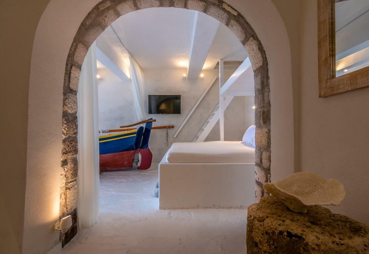 Вілла Neosikos Amazing Beach House In Milos Island Klima  Екстер'єр фото